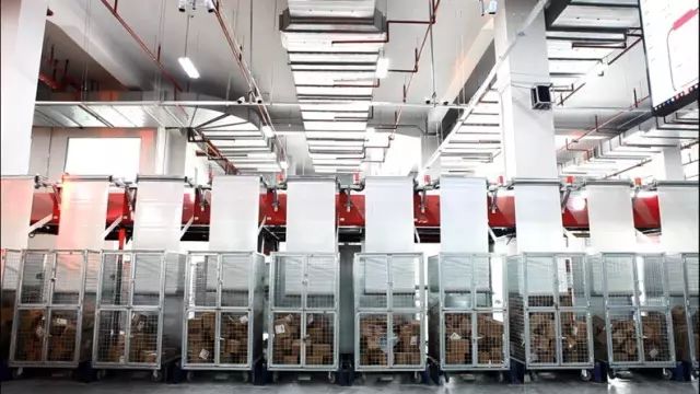 1、亞馬遜的智能機器人Kiva技術(shù)